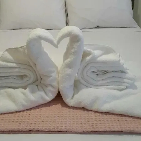 Chris's Kyklades Паралимни