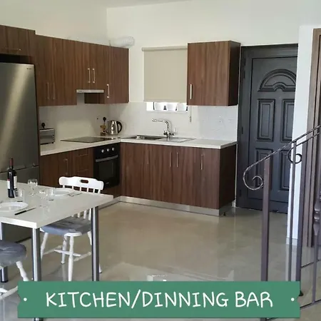 Chris's Kyklades Паралимни